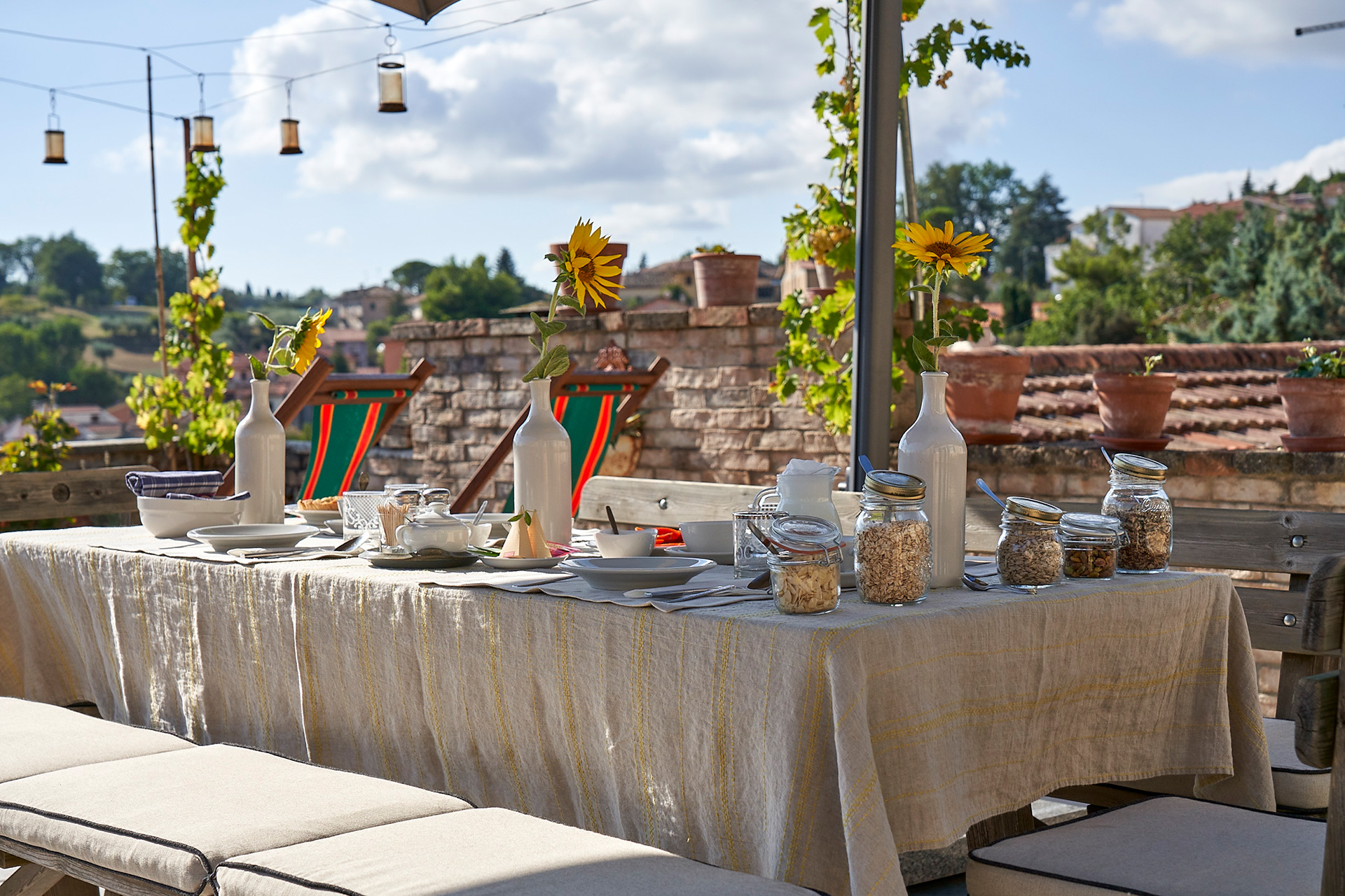 Villa Cartoceto – Breakfast on the terrace