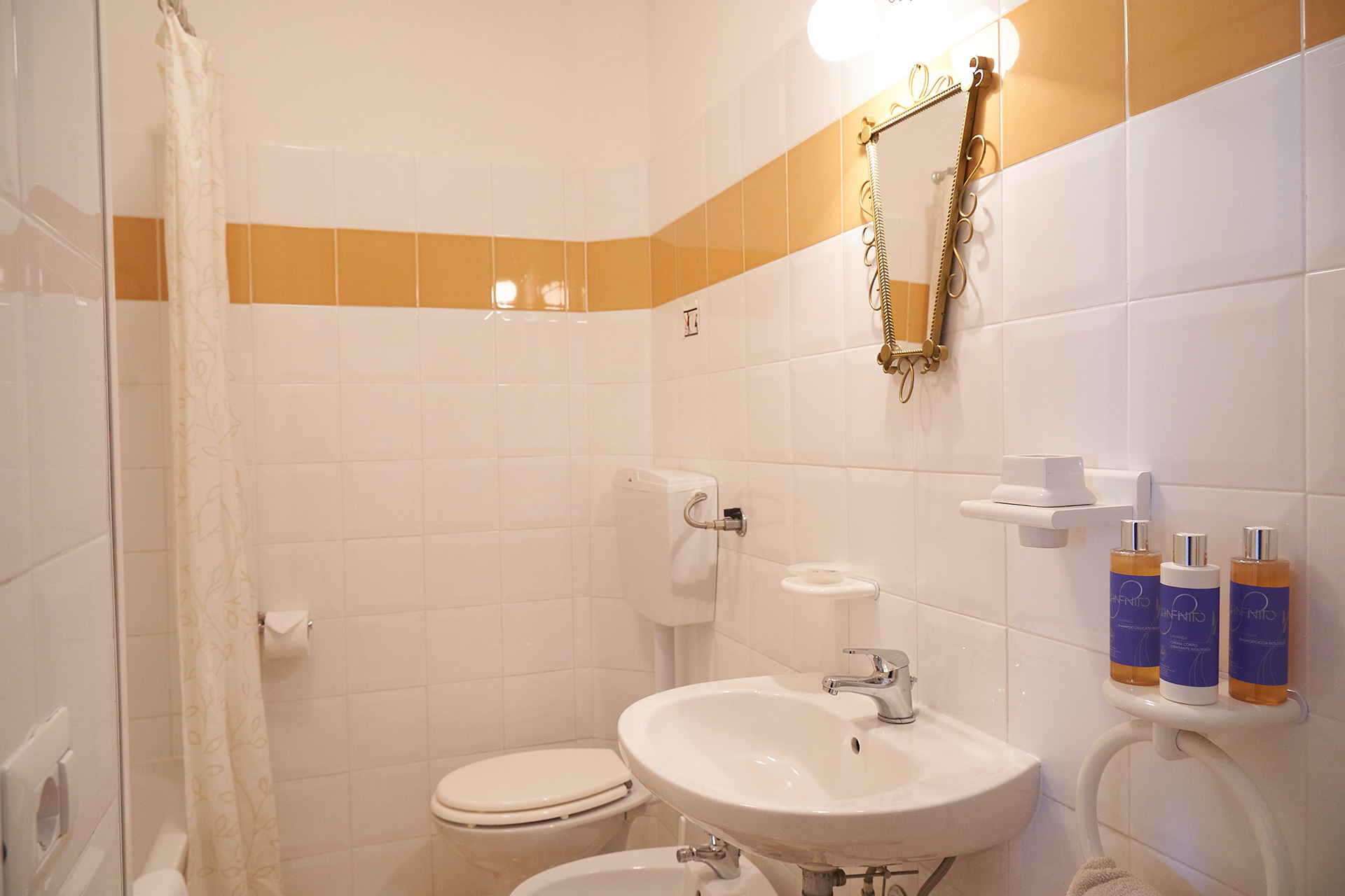 Villa Cartoceto – Rooms & Rates, Bathroom Olivia
