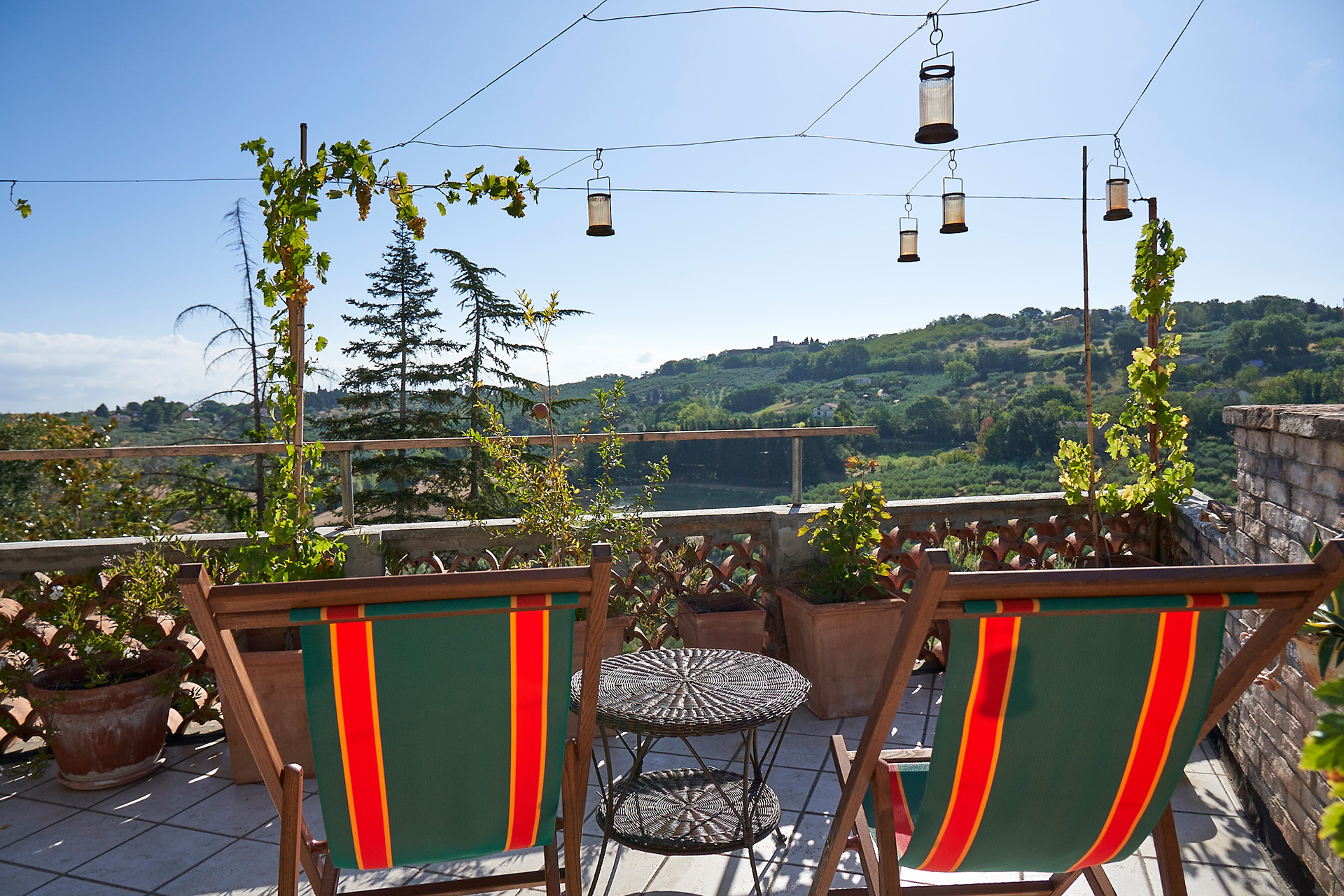 Villa Cartoceto – Terrace with a view on the hills of Cartoceto