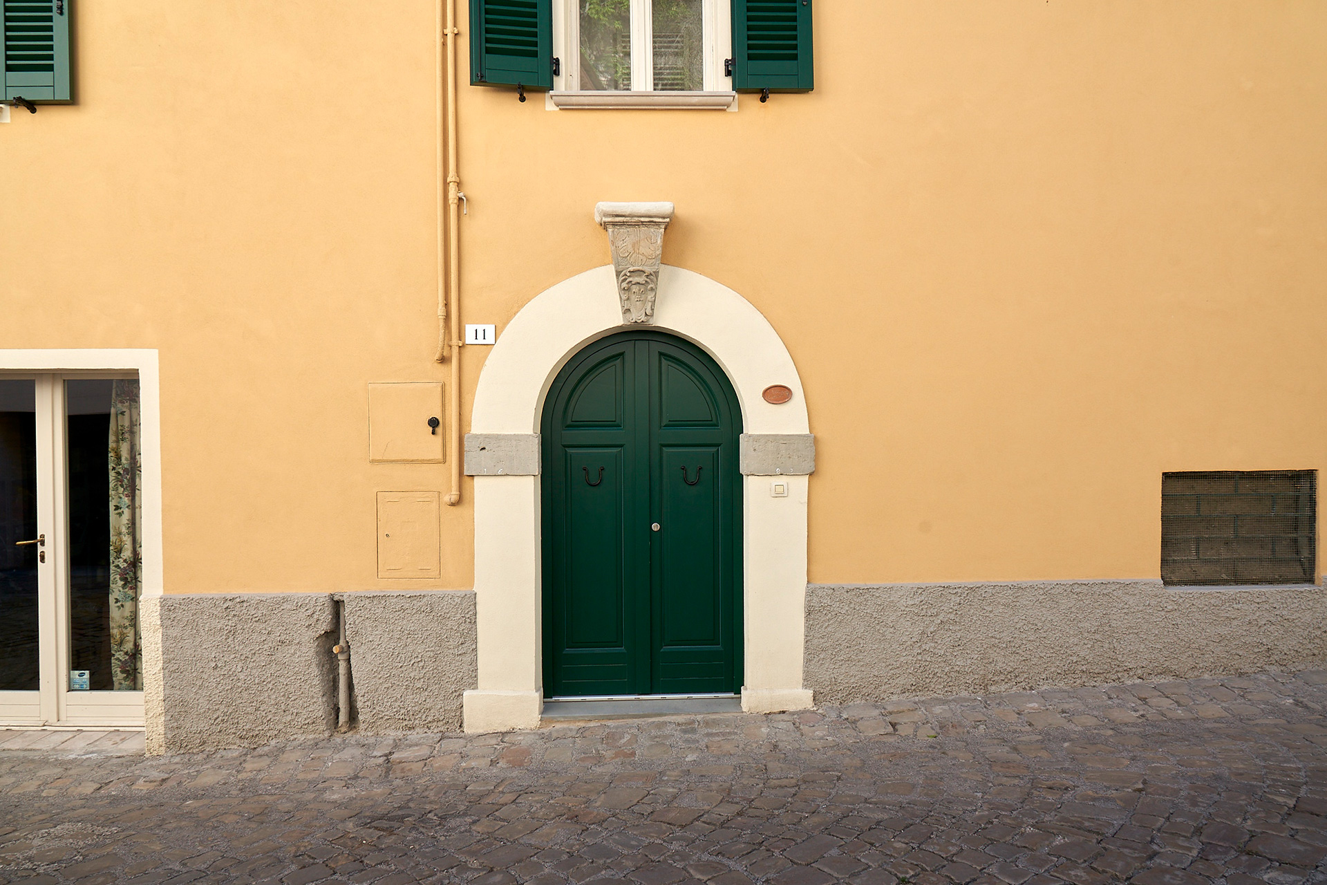 Villa Cartoceto – Door to the villa